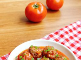 Thịt viên sốt cà chua đậm đà