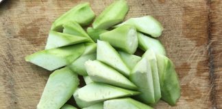 If you’re craving for meat but don’t want to be greasy, try this super delicious steamed chicken with melon